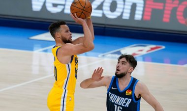 Steph Curry en feu, lâche un sublime tir à 3 points