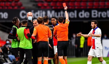 En colère, Jean-Michel Larqué tacle les joueurs du PSG !