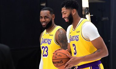 NBA : La géniale bannière des Lakers dévoilée, LeBron fait monter la pression !
