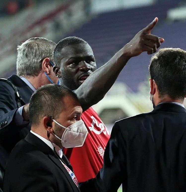 Victime de propos racistes Kalidou Koulibaly se révolte.