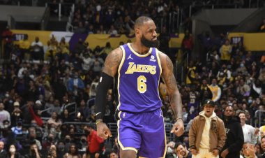 NBA : Héroïque, LeBron James porte les Lakers vers la victoire