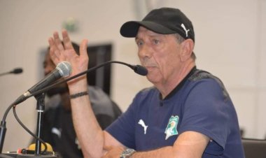 La sélection de Serge Aurier, l’affaire du Brassard… Jean-Louis Gasset se livre!